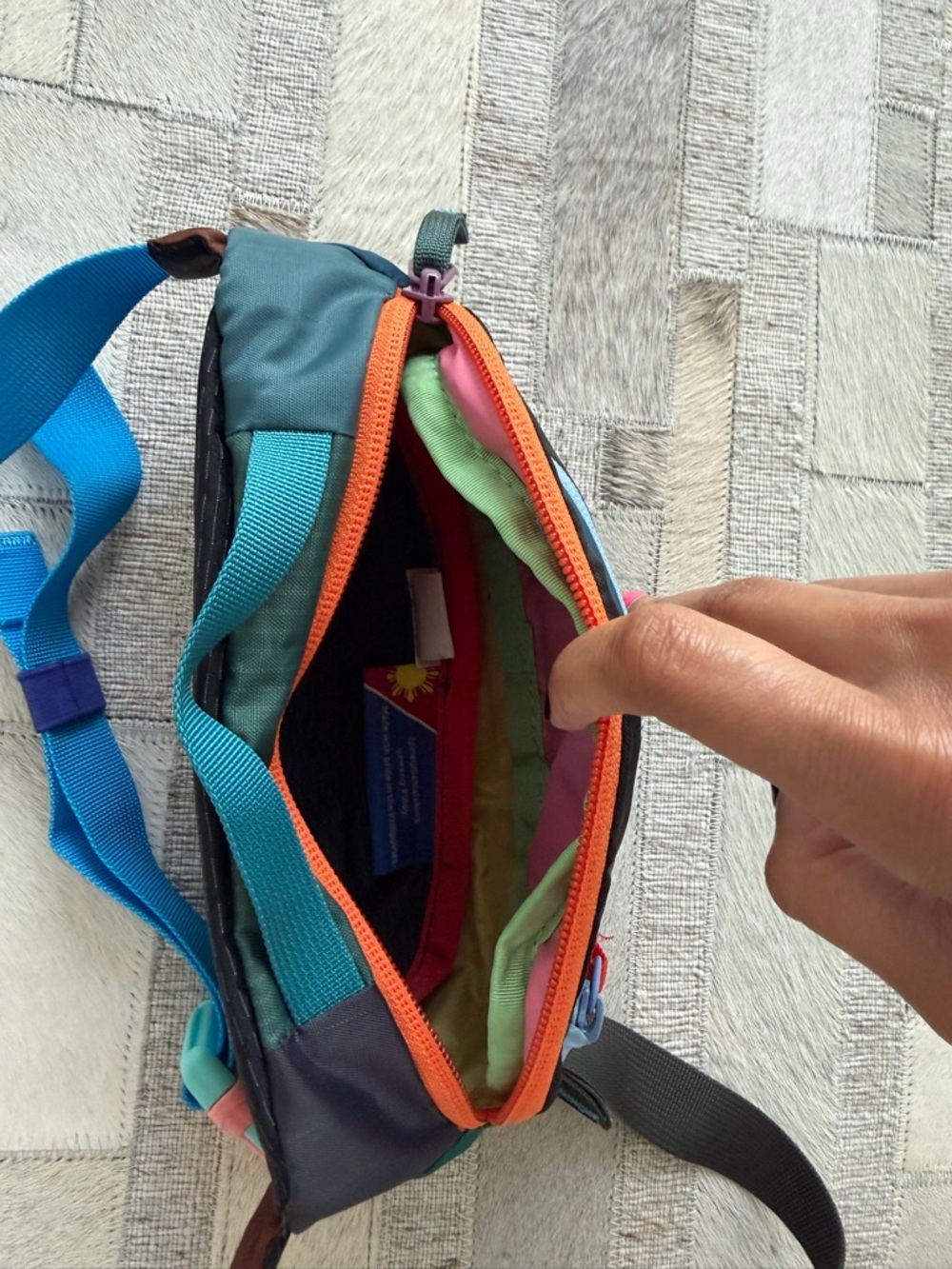Cotopaxi mini belt bag 🌈 - Picture 4 of 5